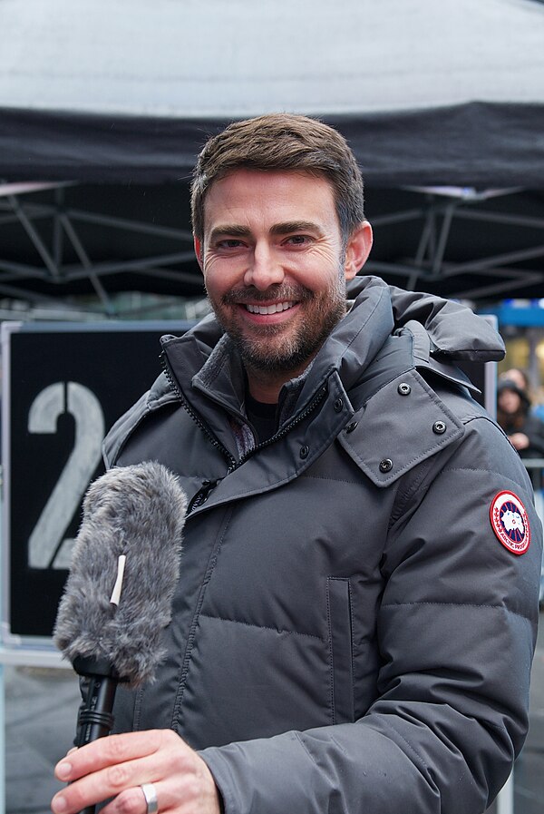 Is Jonathan Bennett Gay?